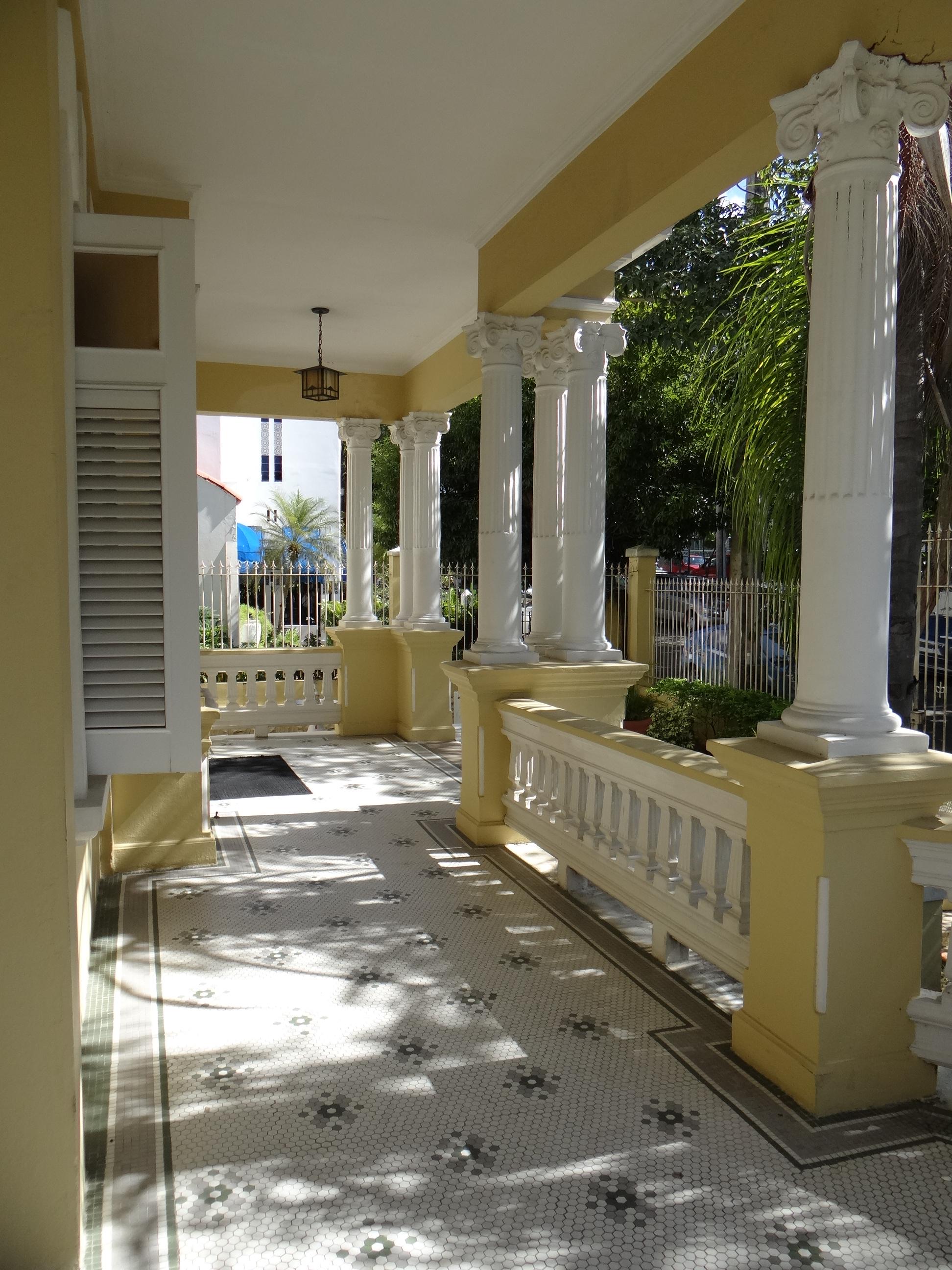 Casa La Giralda - Avenida Miramar, esquina calle Marti 651 - San Juan (Miramar) - 2014 00060